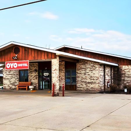 Oyo Hotel Chesaning Route 52 & Hwy 57 Eksteriør bilde