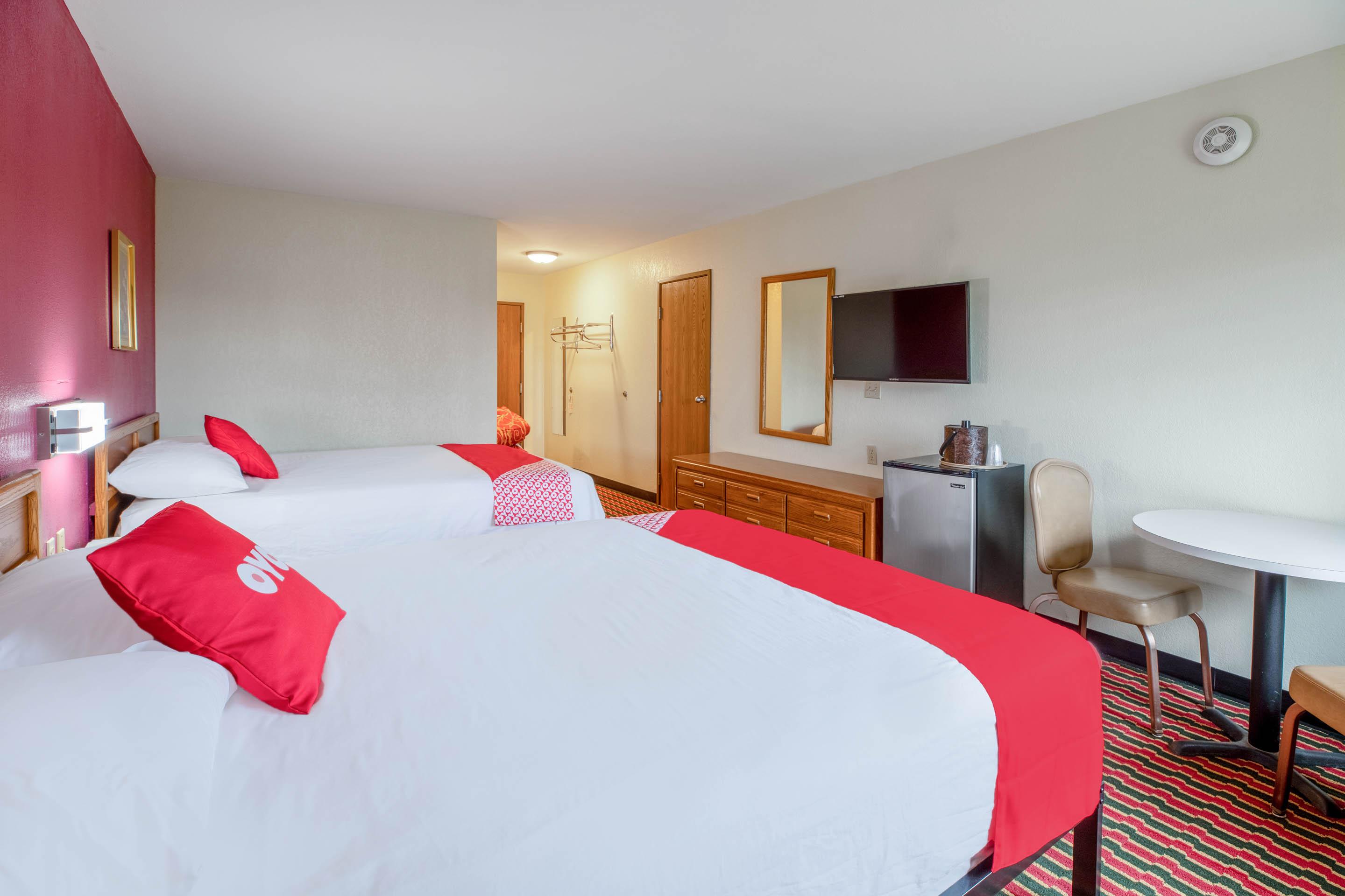 Oyo Hotel Chesaning Route 52 & Hwy 57 Eksteriør bilde