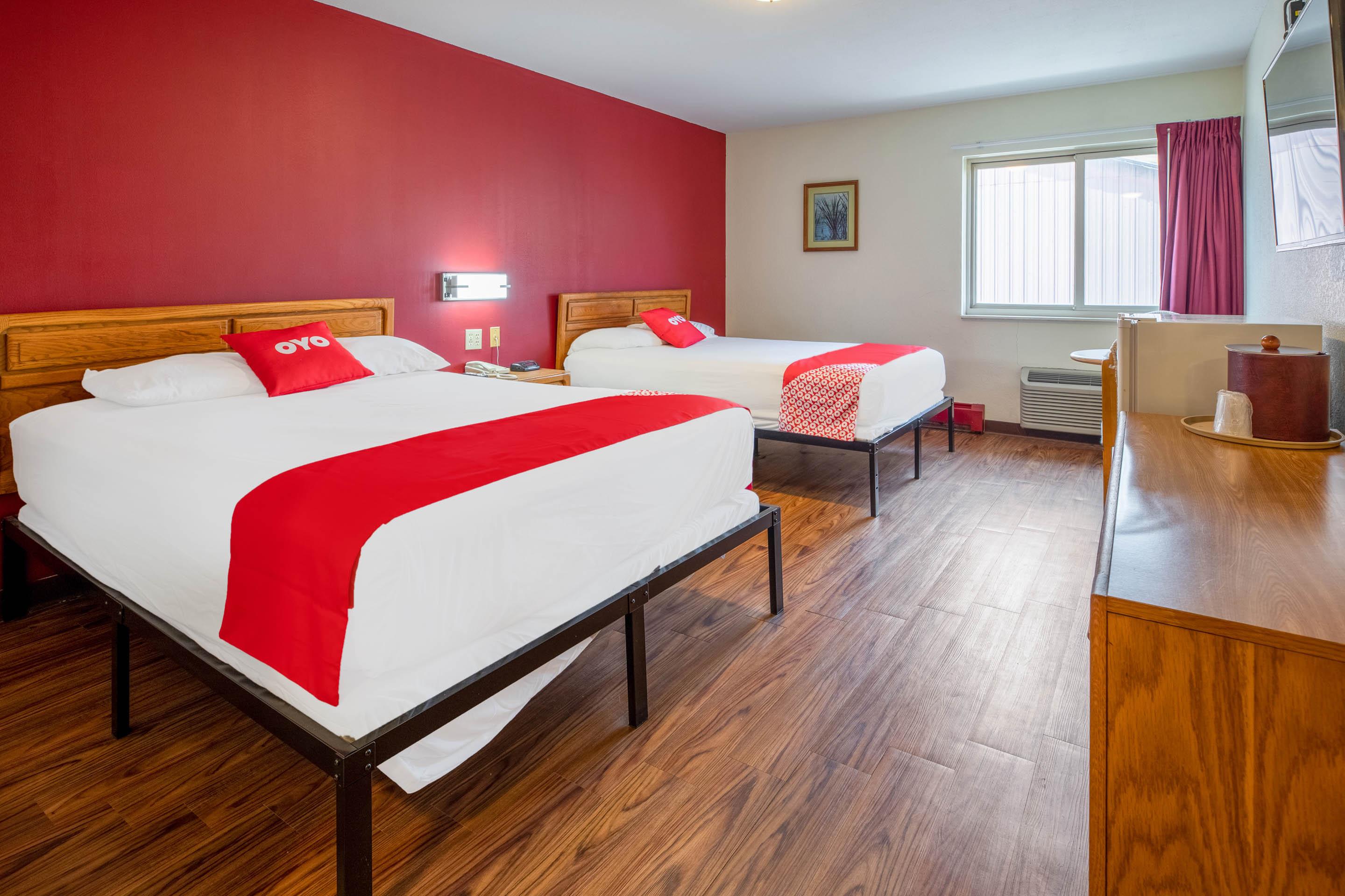 Oyo Hotel Chesaning Route 52 & Hwy 57 Eksteriør bilde
