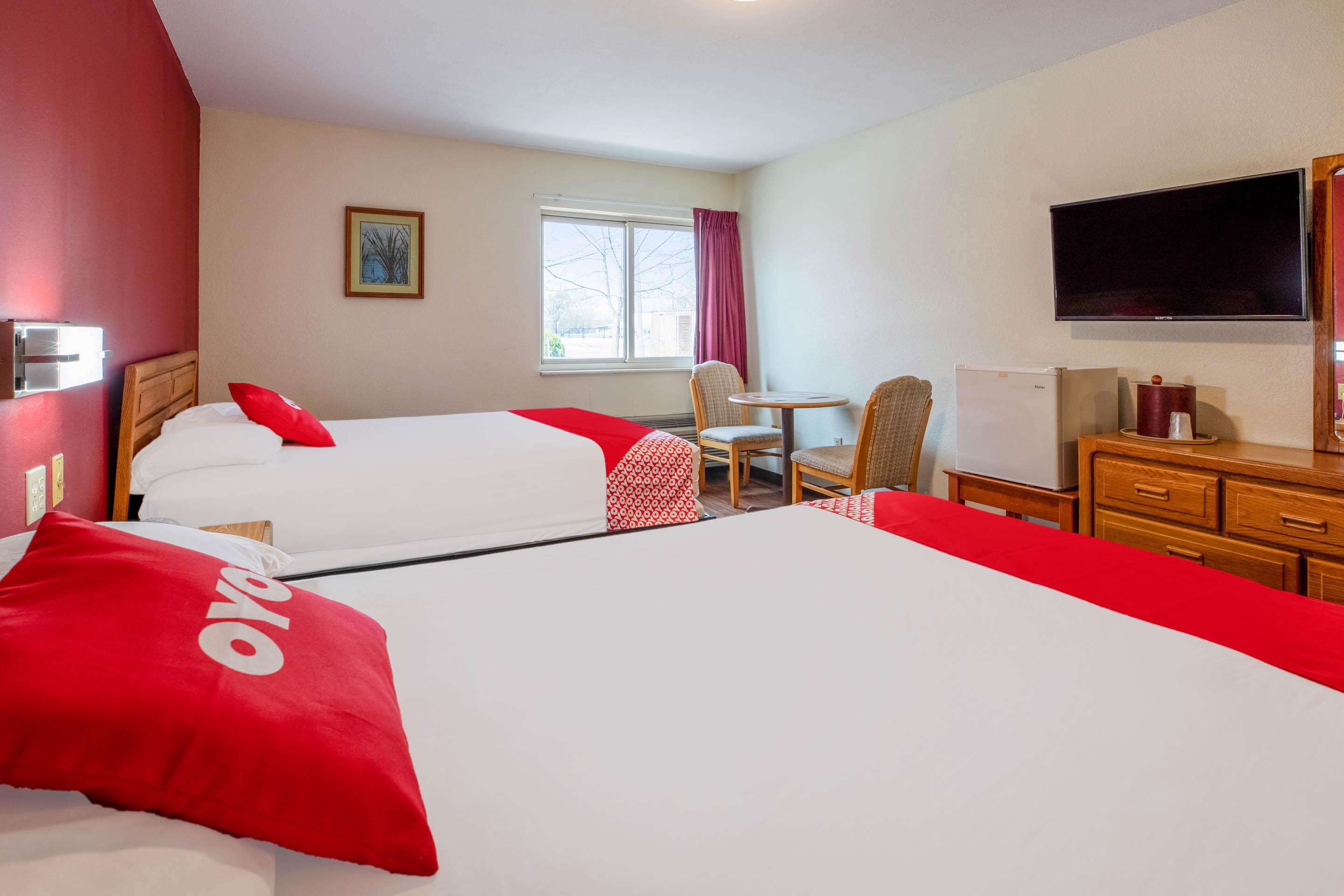 Oyo Hotel Chesaning Route 52 & Hwy 57 Eksteriør bilde