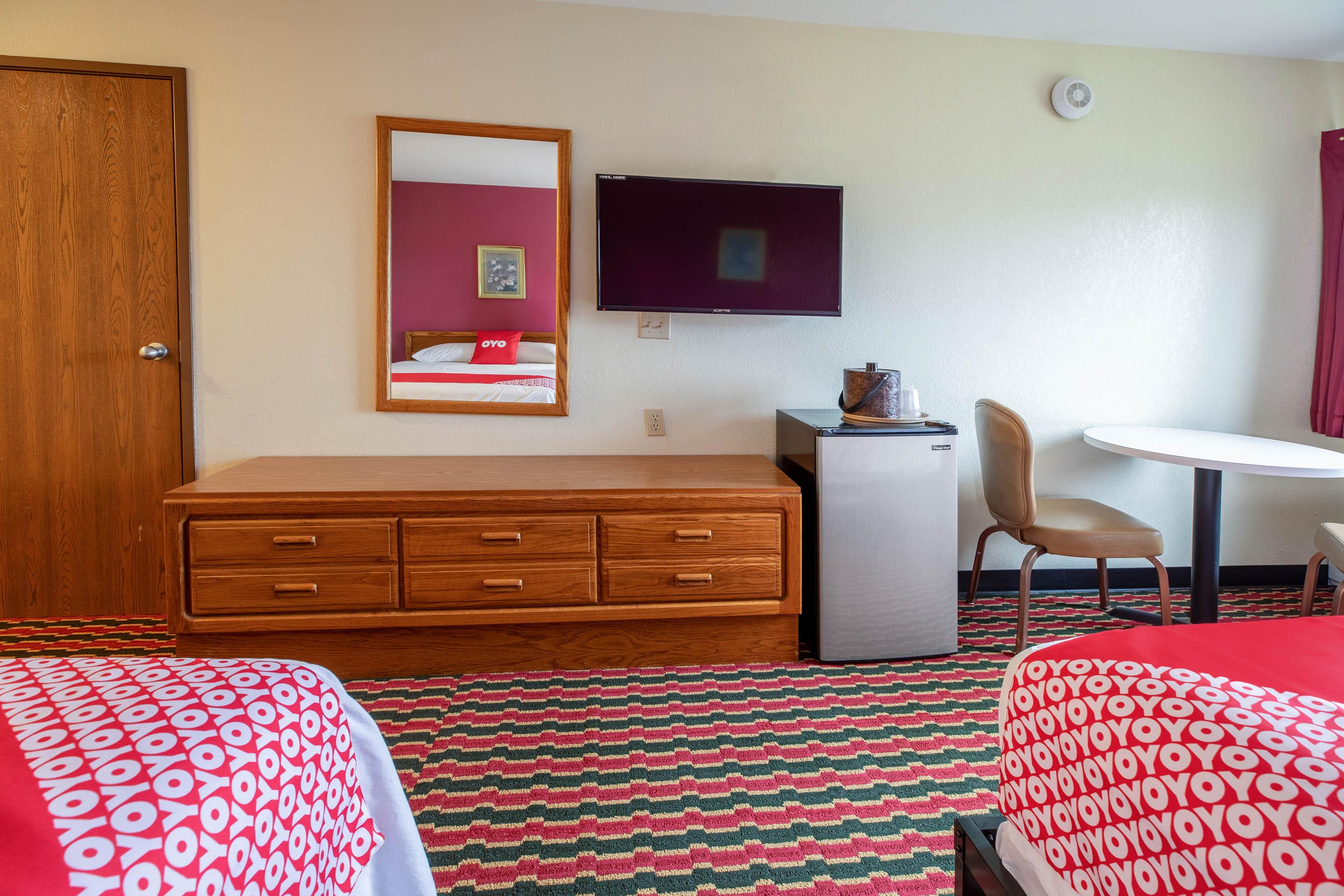 Oyo Hotel Chesaning Route 52 & Hwy 57 Eksteriør bilde
