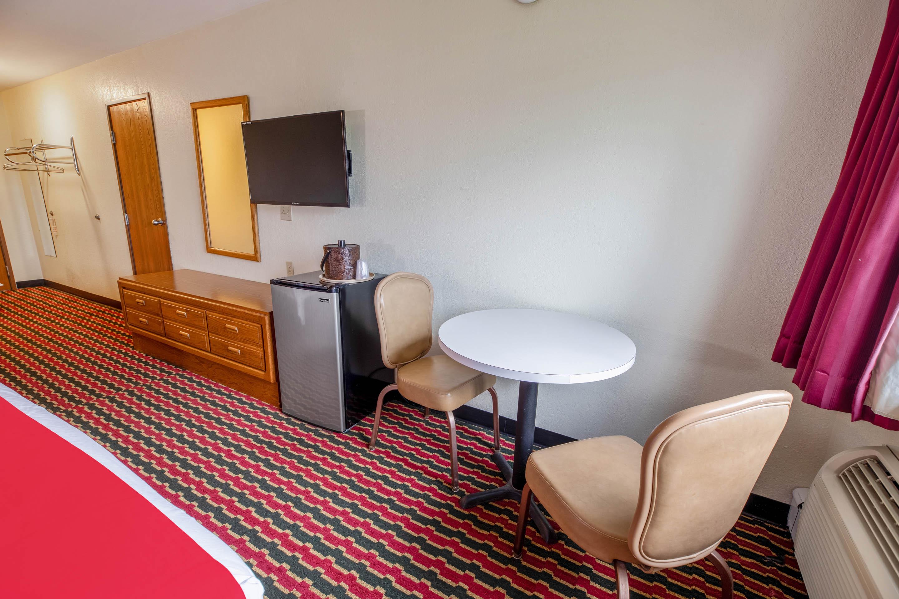 Oyo Hotel Chesaning Route 52 & Hwy 57 Eksteriør bilde