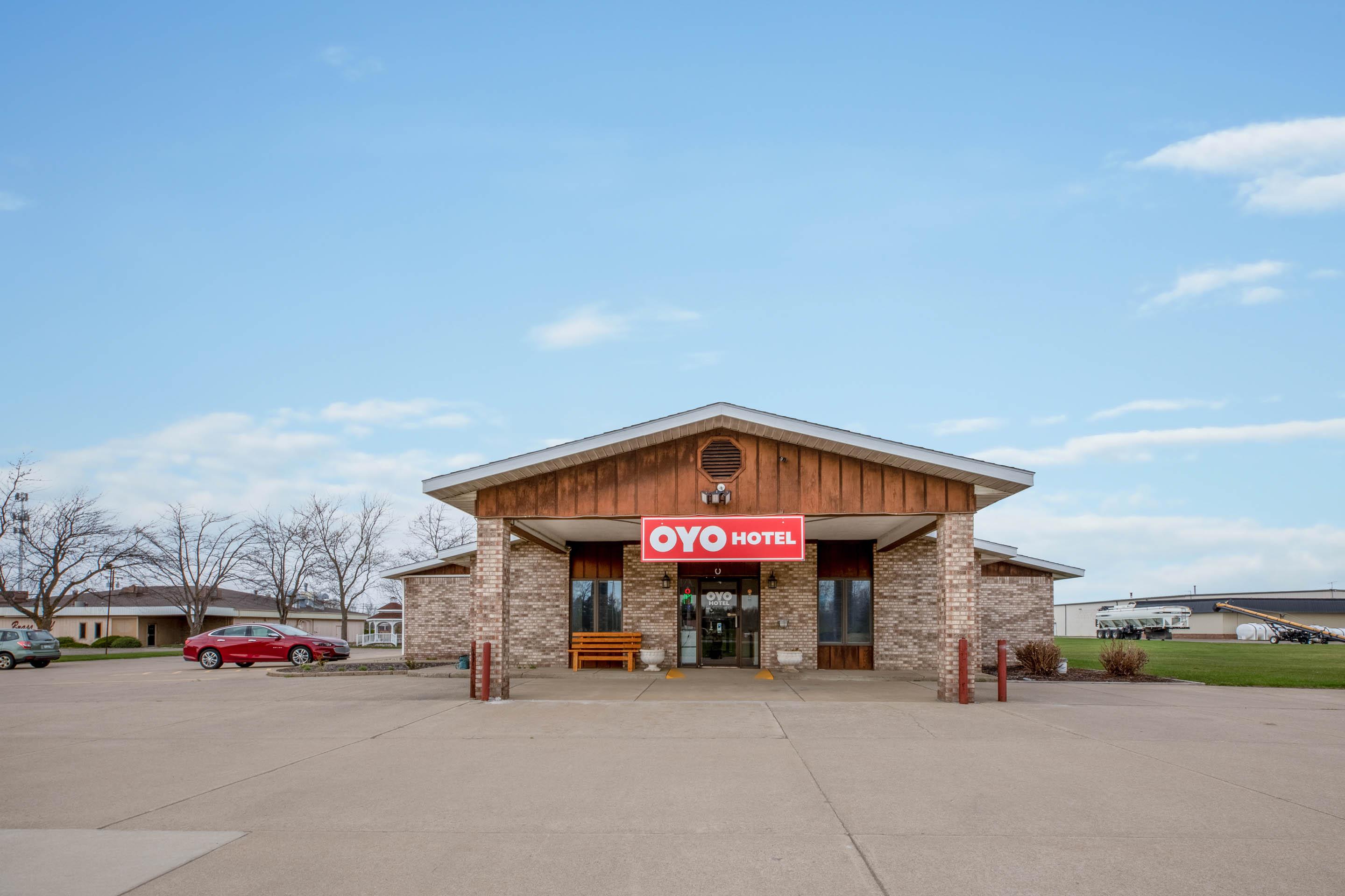 Oyo Hotel Chesaning Route 52 & Hwy 57 Eksteriør bilde