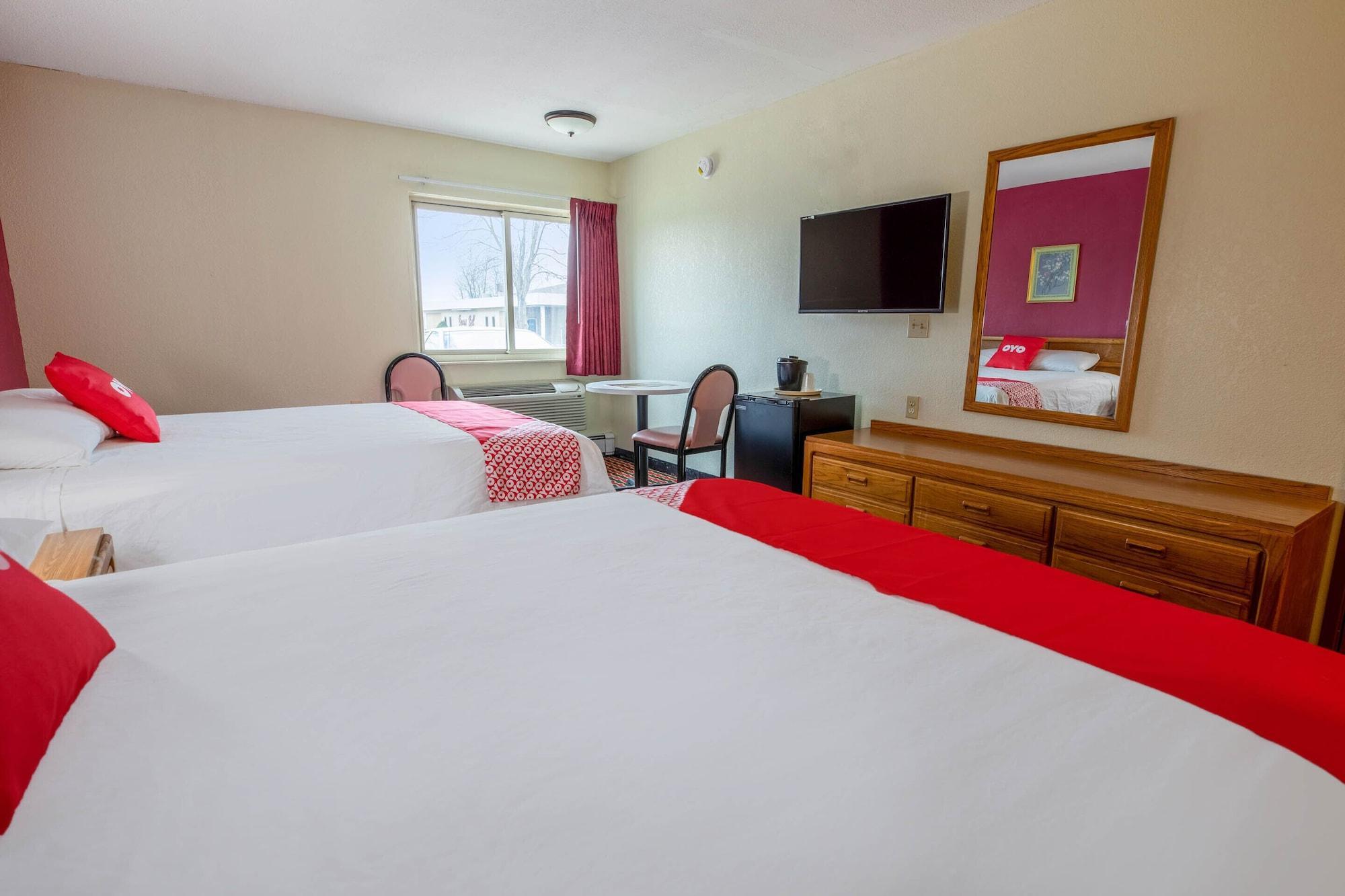 Oyo Hotel Chesaning Route 52 & Hwy 57 Eksteriør bilde