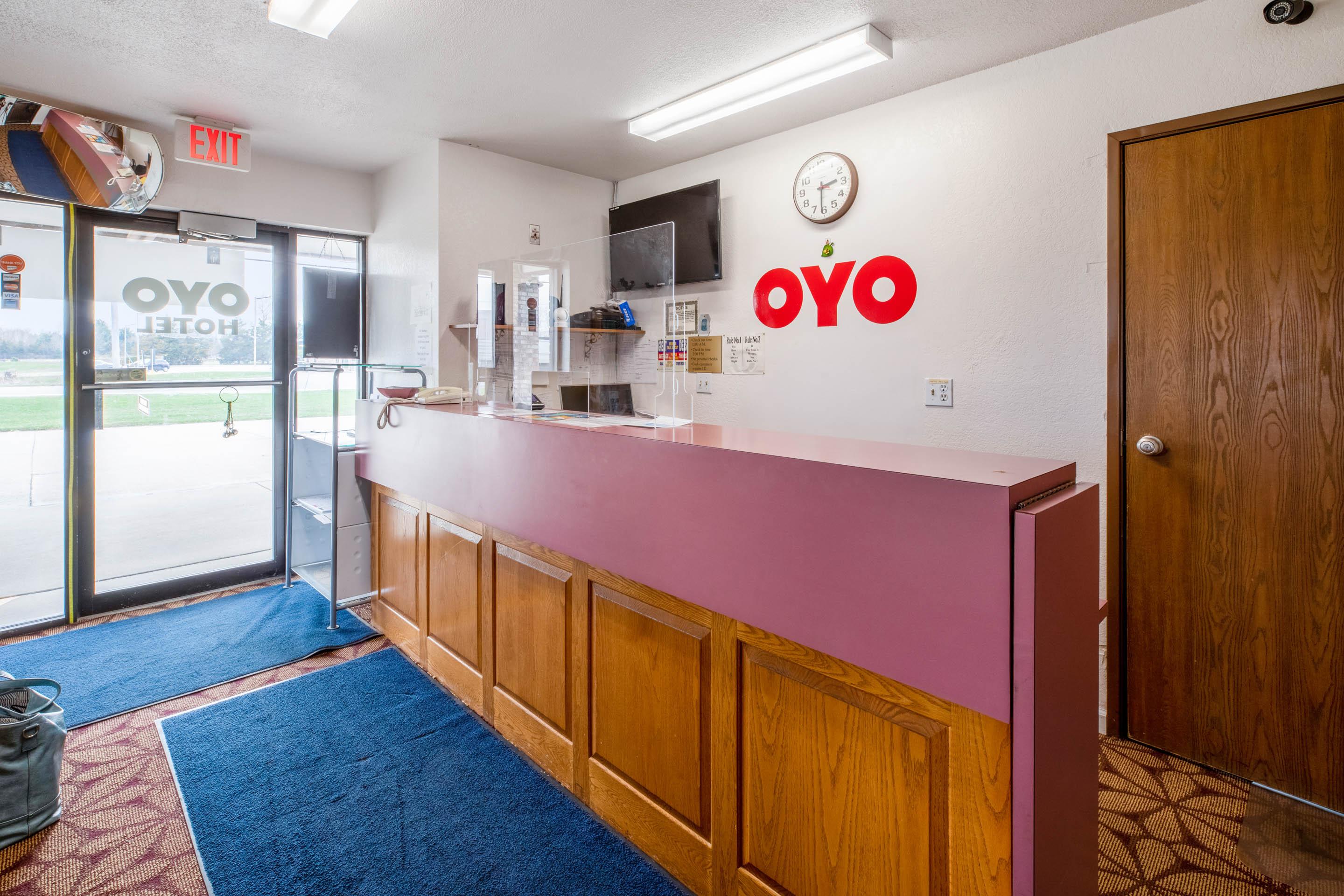 Oyo Hotel Chesaning Route 52 & Hwy 57 Eksteriør bilde