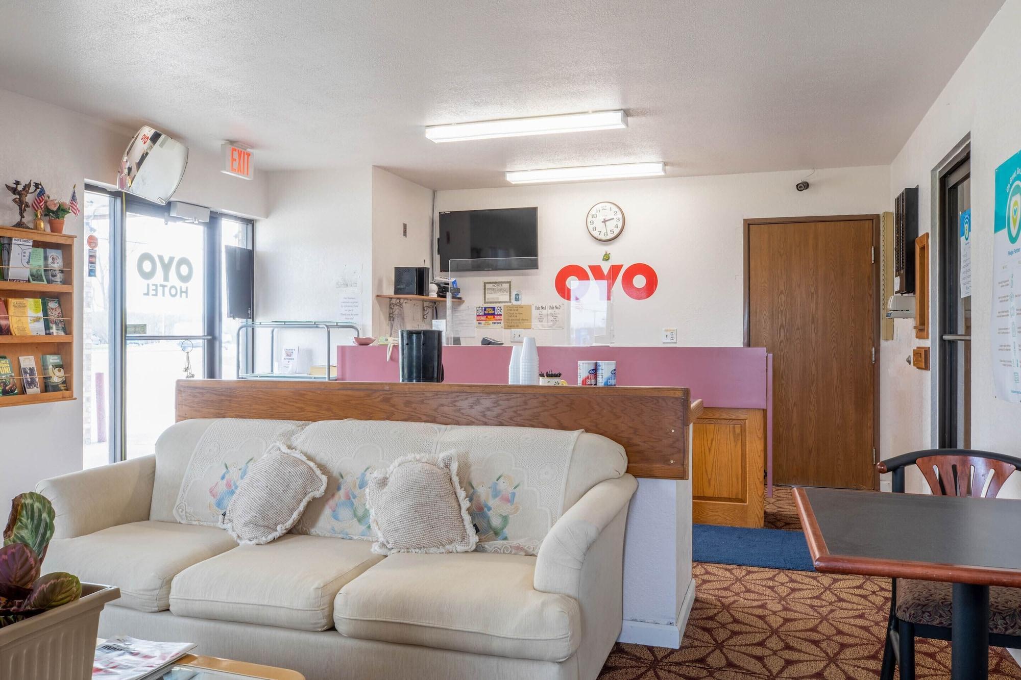 Oyo Hotel Chesaning Route 52 & Hwy 57 Eksteriør bilde
