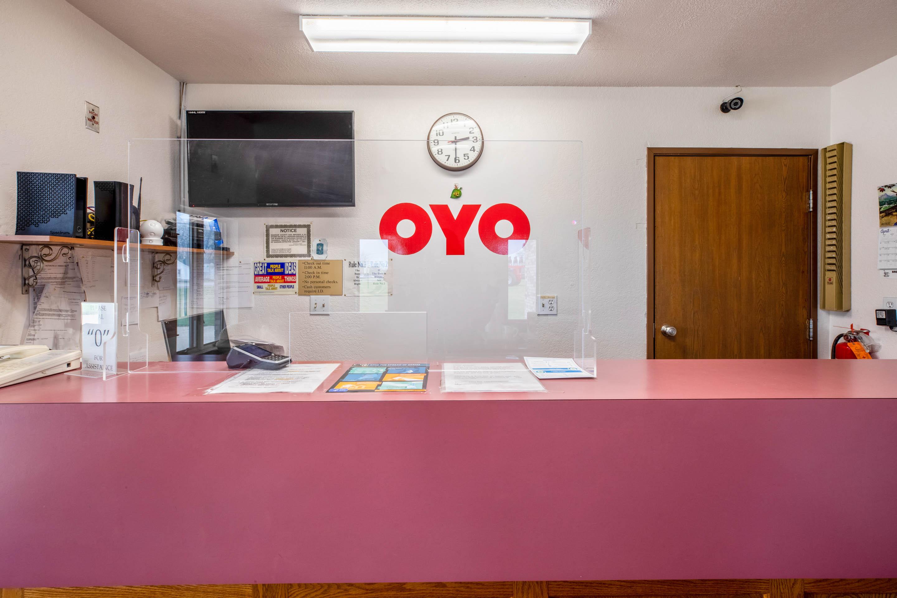 Oyo Hotel Chesaning Route 52 & Hwy 57 Eksteriør bilde